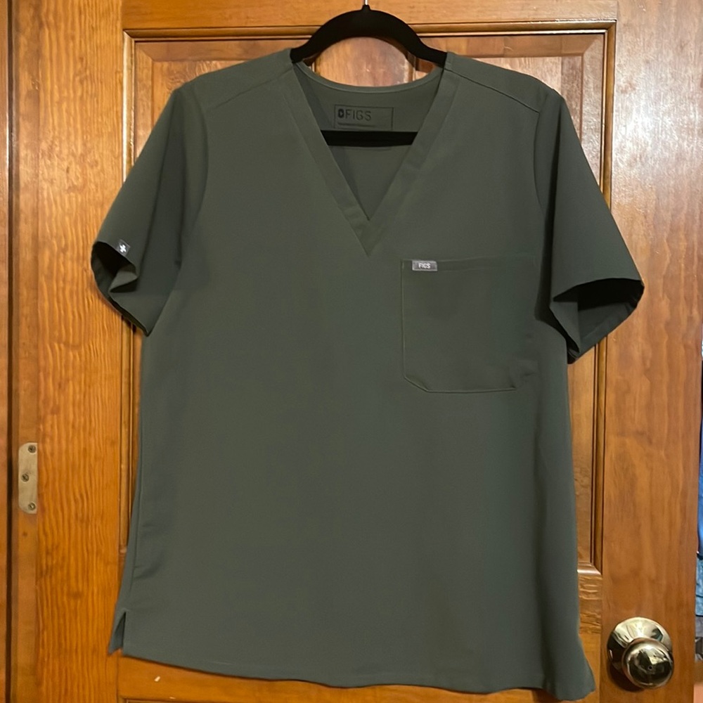 Figs moss scrub top